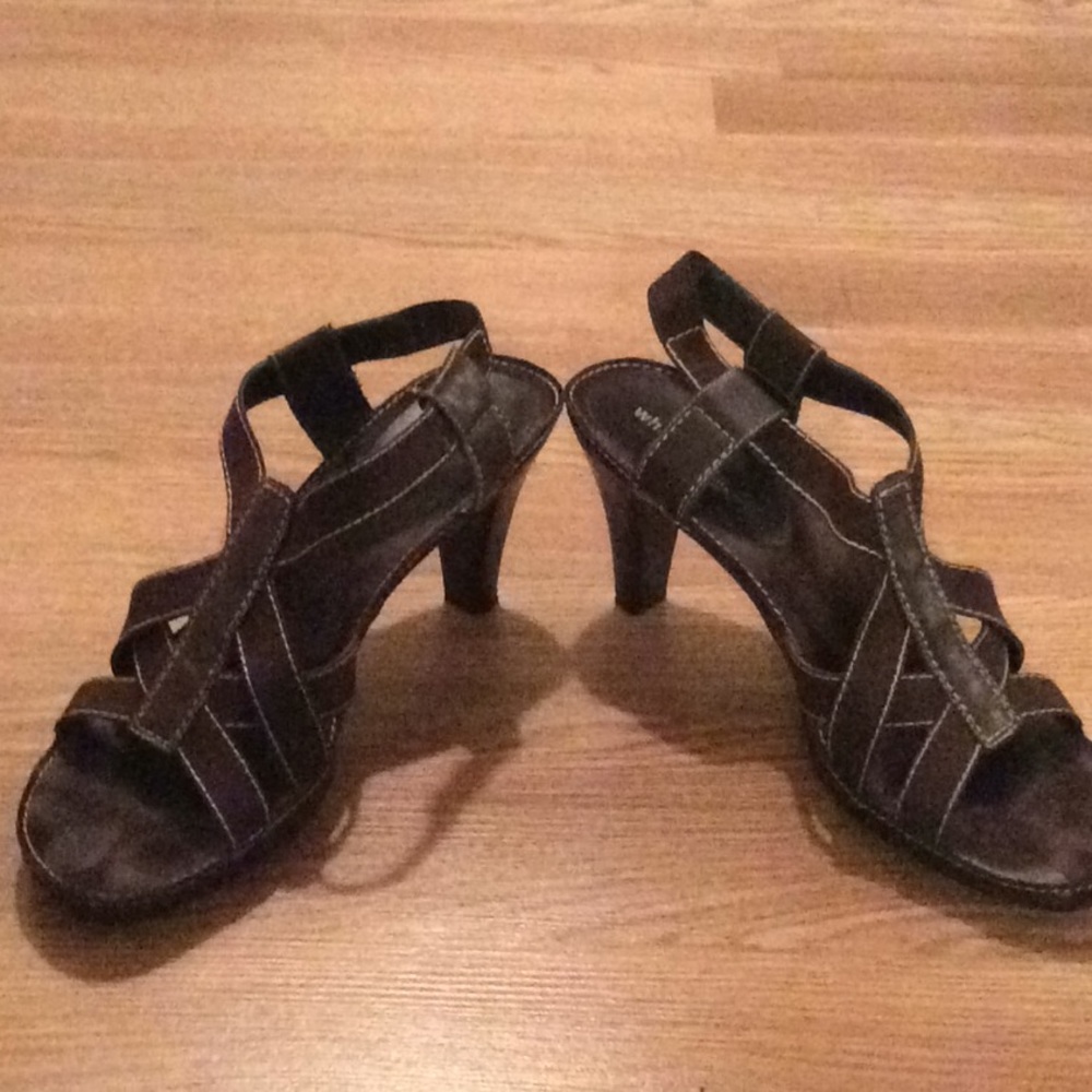 AEROSOLES BRN LEATHER SANDALS